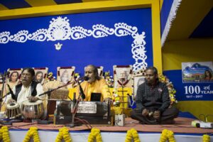 Brahmachari Achyutananda leads the bhajan session.