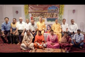 Brahmacharis Dhairyananda and Chinmayananda with Sambhalpur devotees.