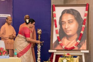 Dr. Sarada Nambi, Chief Guest on the occasion of release of Tamil edition of the Autobiography of a Yogi Audio Book, lights the ceremonial lamp.