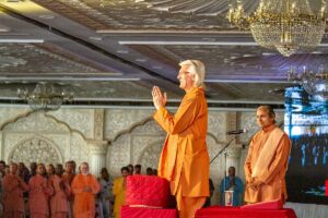 Swamiji pranams to devotees after his talk.