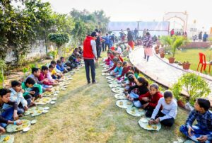 Feeding children, Agra.