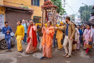 Celebration begins with Prabhat Feri, Dakshineswar.