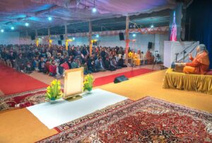 Swami Vasudevananda gives a discourse.