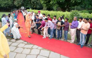 Devotees welcome Swamiji.