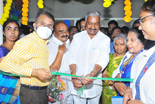 Chief Guest cuts the ribbon to inaugurate the facility, April 28, 2022